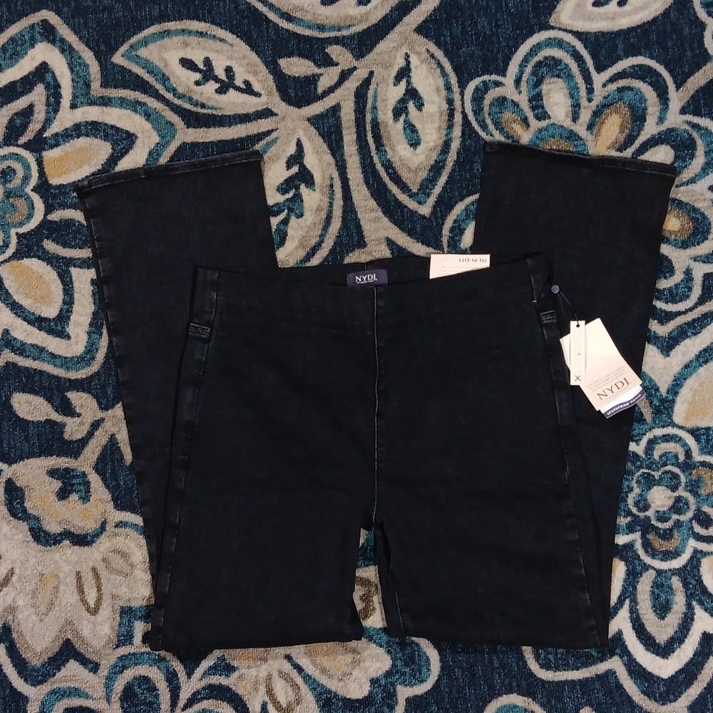 New NYDJ pull on slim boot trinity jeans sz large